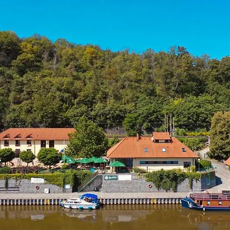 Penzion Marina Vltava Nelahozeves
