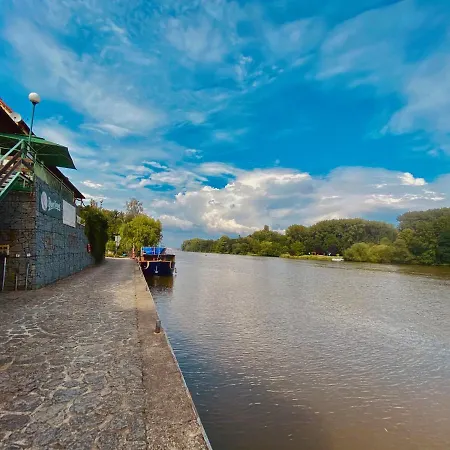 Penzion Marina Vltava Nelahozeves
