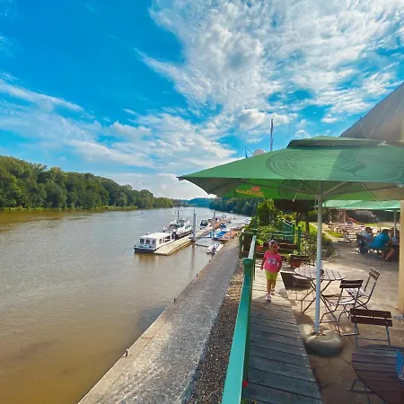Marina Vltava Nelahozeves